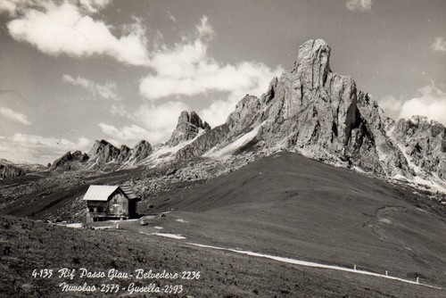 Rifugio passo giau - passo,